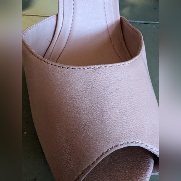 BCBGeneration Cream And Black Studded, Open Toe, Pumps, Size 8.5 - Picture 9 of 9